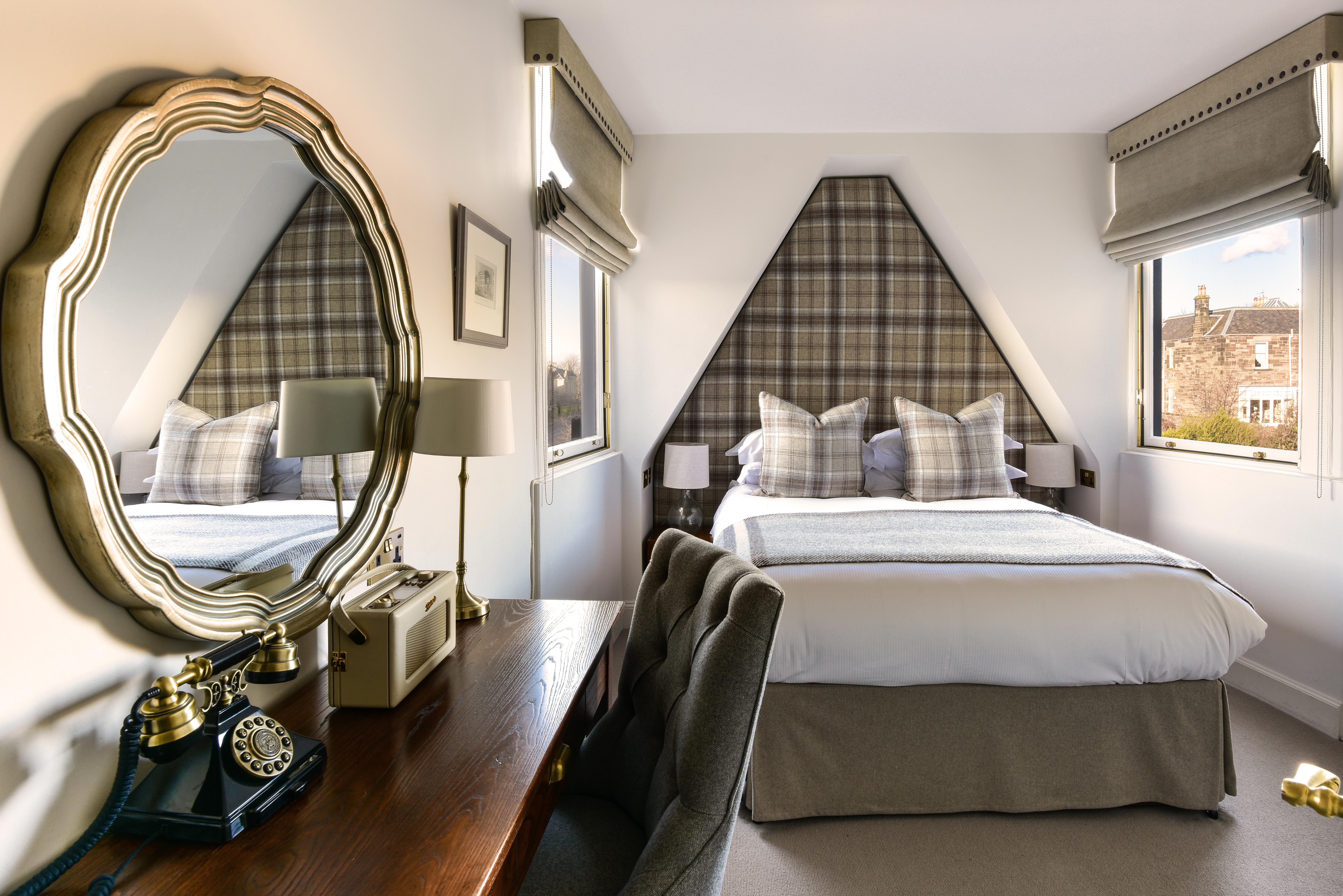 The Roseate Edinburgh - Small Luxury Hotels Of The World Kültér fotó A bedroom at the hotel