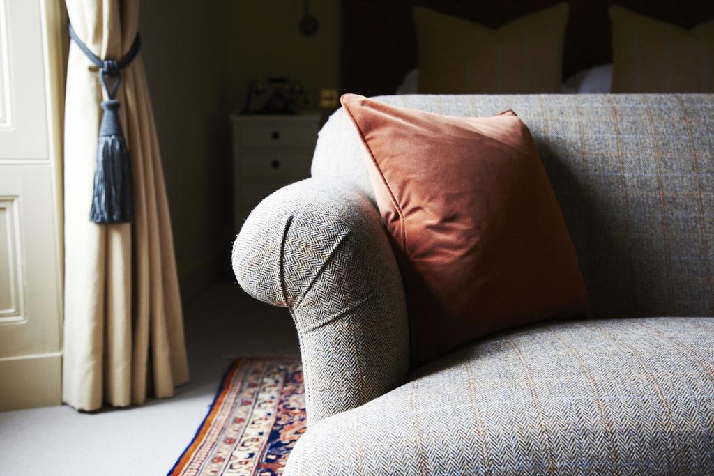 The Roseate Edinburgh - Small Luxury Hotels Of The World Kültér fotó A throw pillow on a sofa