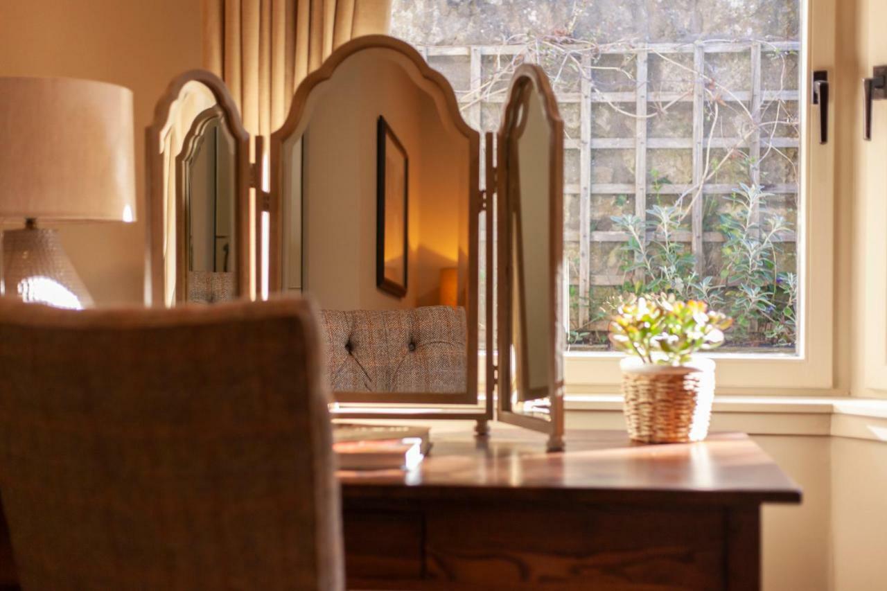 The Roseate Edinburgh - Small Luxury Hotels Of The World Kültér fotó A dressing table with a tri-fold mirror