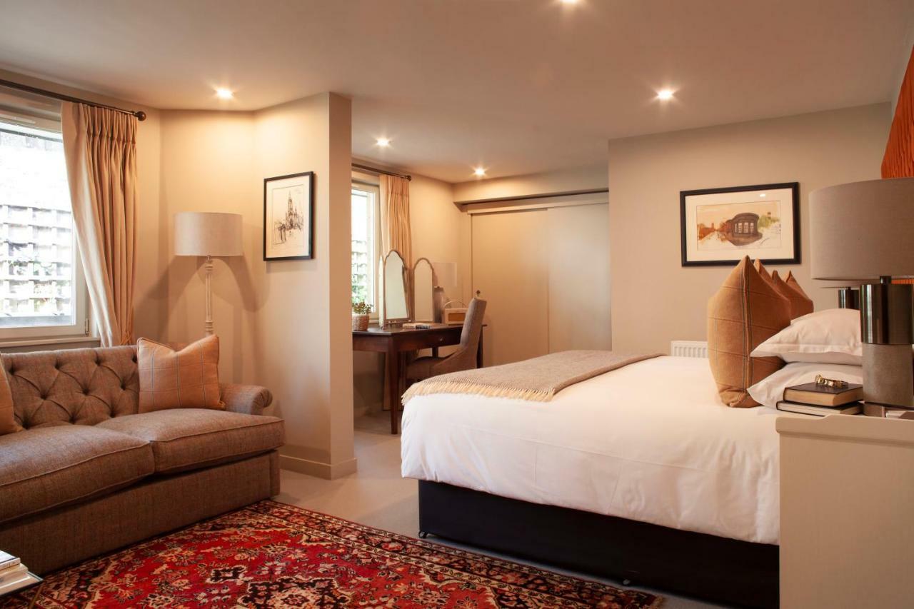 The Roseate Edinburgh - Small Luxury Hotels Of The World Kültér fotó A suite at the hotel