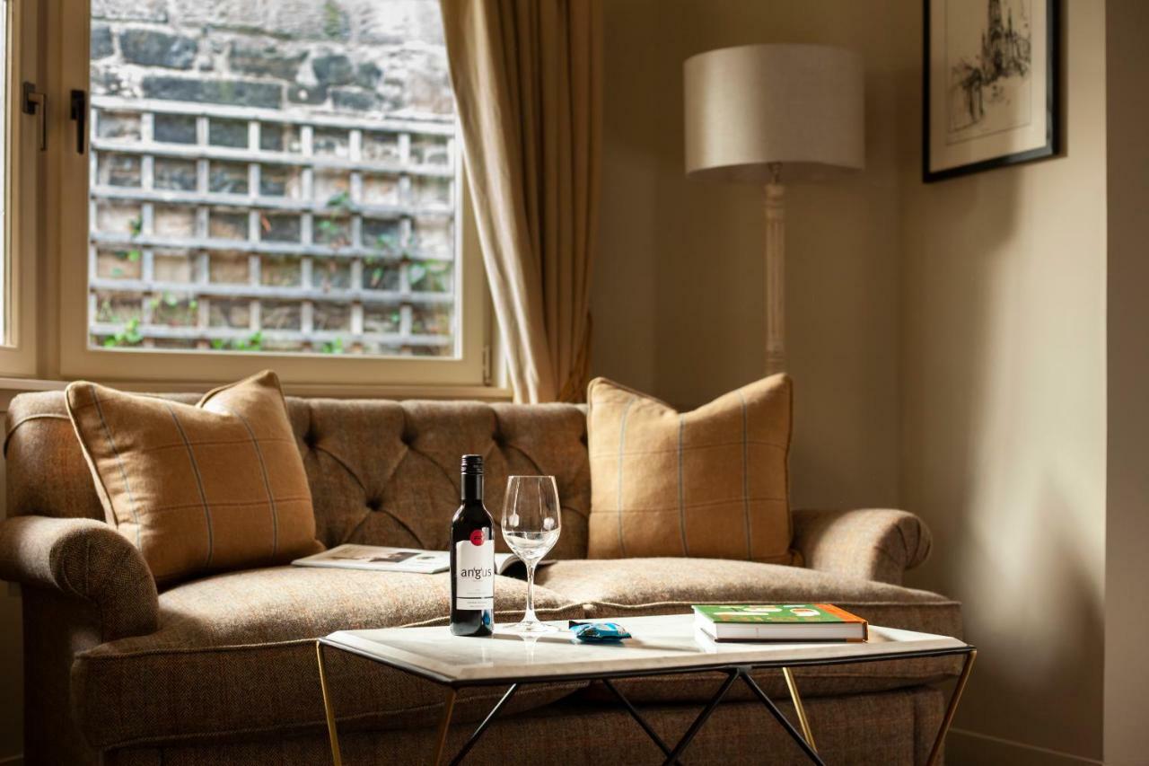 The Roseate Edinburgh - Small Luxury Hotels Of The World Kültér fotó A living room at the hotel
