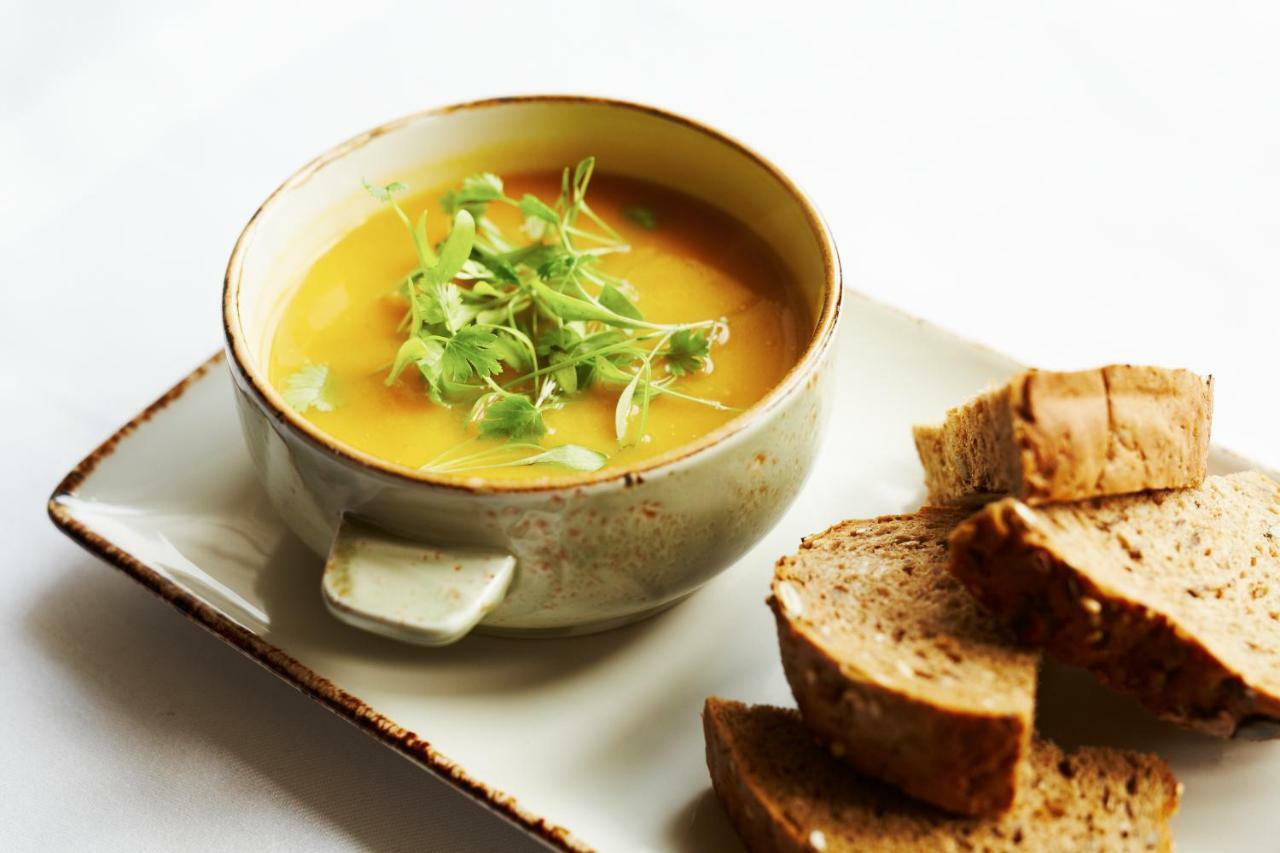 The Roseate Edinburgh - Small Luxury Hotels Of The World Kültér fotó A bowl of carrot and coriander soup