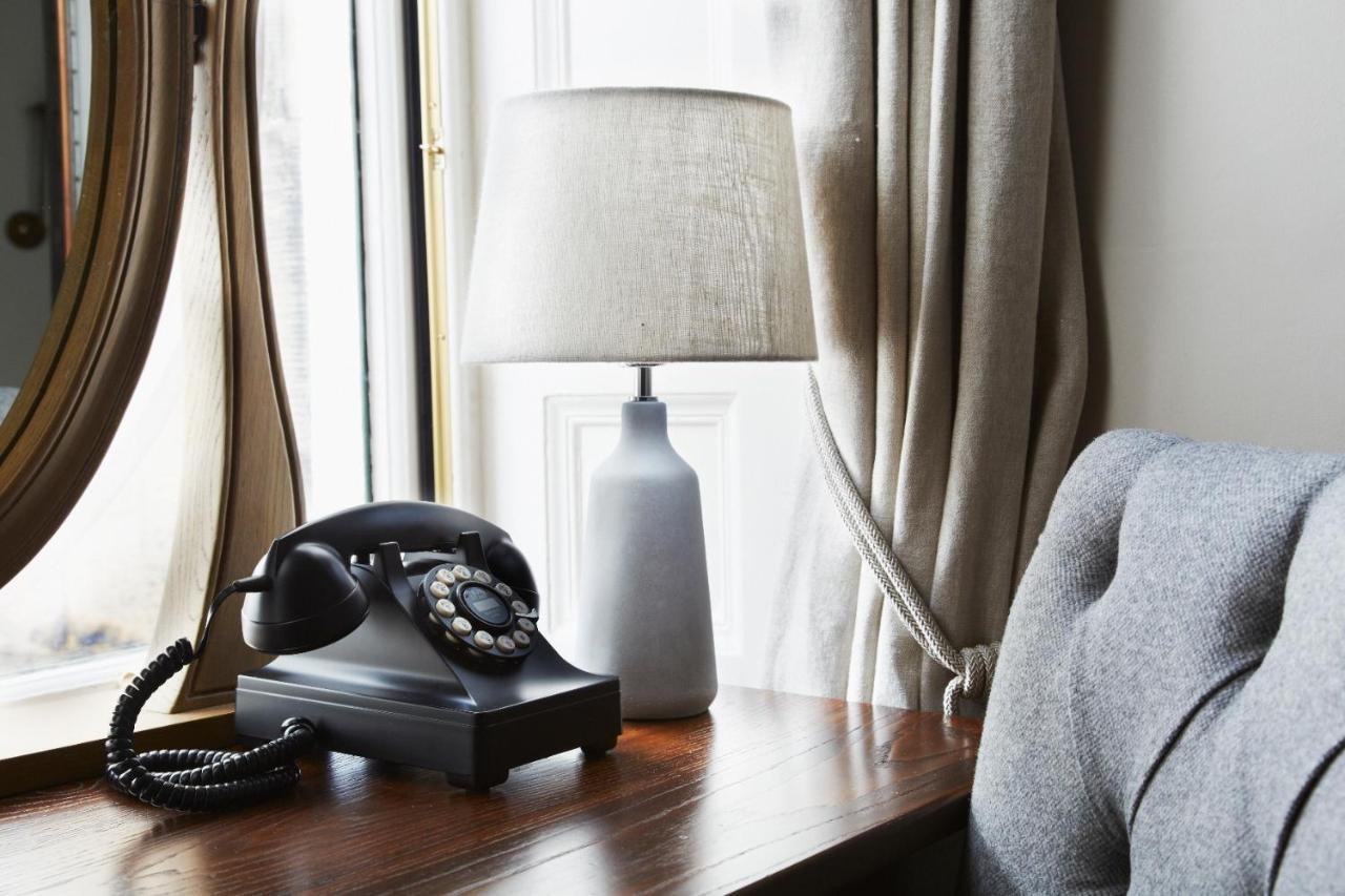 The Roseate Edinburgh - Small Luxury Hotels Of The World Kültér fotó A telephone with a rotary dial